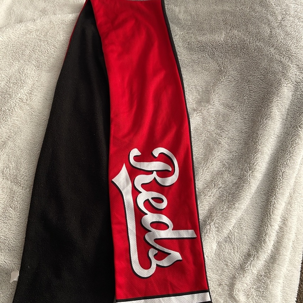 Apc scarf Cincinnati Reds unisex one size red black